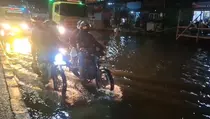 Banjir Pantura Demak Belum Surut, Banyak Pemotor Mogok Terjebak Air