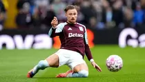 Matty Cash Bikin Kejutan, Aston Villa Ungguli Man City di Babak I