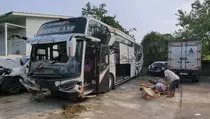 Penampakan Bus PO Haryanto yang Terguling di Tol Batang