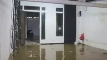 Banjir 2 Meter Rendam Puluhan Rumah di Pejaten Timur
