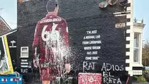 Laga Liverpool vs Real Madrid Memanas, Mural Alexander-Arnold Dirusak