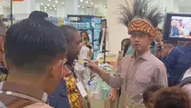 Wapres Gibran Traktir Anak Yatim Beli Alat Tulis di Papua
