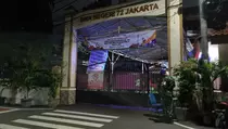 Olah TKP Tuntas, Polisi Bersihkan Lokasi Ledakan di SMAN 72 Jakarta