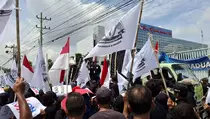 Ratusan Eks Buruh Sritex Gelar Demo Tuntut Pembayaran Pesangon