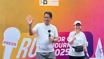 Potret Semringah Menkeu Purbaya di Run for Good Journalism 2025