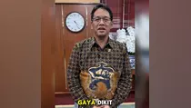 Menkeu Purbaya Pamer Kemeja Batik Baru Hasil Karya Perajin Yogyakarta