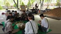 Ritual Bedah Bumi Jelang Pemakaman Istri Wiranto di Karanganyar