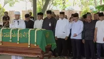 Salat Jenazah dan Tabur Bunga Warnai Pemakaman Istri Wiranto