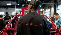 Tesla dan GM Kompak Hapus Komponen China demi Hindari Tarif Baru