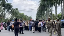 Wali Kota Malang Pakai Baju Pilihan Almarhumah Istri ke Pemakaman