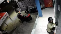 Komplotan Pencuri Gasak 4 Motor Baru di Dealer Bekasi dalam 30 Menit