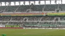 Ribuan Bonek Padati Stadion GBT Jelang Derbi Panas Persebaya vs Arema