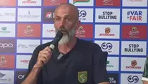 Persebaya vs Arema Seri: Pelatih Puas, Bruno Moreira Kecewa