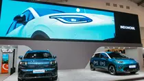 Bukan Listrik, GAC Aion Bawa 2 Mobil Hibrid ke Indonesia pada 2026