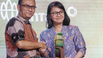 United Tractors Raih Penghargaan Eco-Innovation di Apresiasi ESG 2025