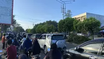 Antrean BBM Mengular di Banda Aceh, Warga Rela Menunggu Berjam-jam
