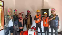 Pelindo Bersama Ibeka Sukses Hadirkan Listrik 24 Jam di Kampung Ausem Papua