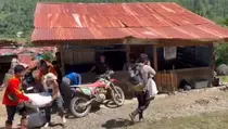 2 Kecamatan Terisolasi, Polres Gayo Lues Tempuh 8 Jam Antar Logistik