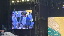 Prabowo dan Gibran Kompak Hadiri Puncak HUT Ke-61 Golkar di Istora