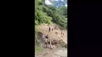 Kisah Haru Warga Aceh Tempuh 130 Km Keluar dari Lokasi Longsor
