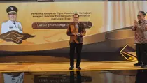 Wali Kota Cimahi Ngatiyana Dinobatkan sebagai Figur Akselerator Kemajuan di Ajang detikJabar Award