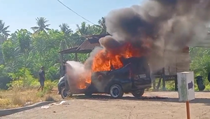 Pengemudi Asyik Merokok Saat Antre BBM, Mobil Terbakar di Pom Bensin