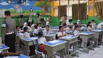 Dinas PPPA Trauma Healing Siswa SDN Kalibaru Pascainsiden Mobil MBG