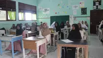 Ujian di Tengah Bencana, Siswa SMP di Pidie Jaya Kembali Bersekolah