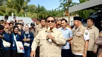 Tinjau Korban Banjir Agam, Prabowo Janji Kerja Keras Pulihkan Keadaan