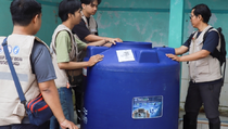 Relawan Unair Bangun Filter Air untuk Warga Kabupaten Agam