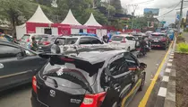 Minggu Pagi Padat, Polisi Berlakukan One Way ke Puncak