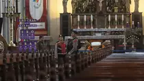 Persiapan Gereja Katedral Jelang Misa Perayaan Natal