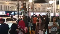 Libur Natal, Ribuan Wisatawan Padati Jalan Asia Afrika Bandung
