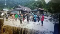 Agam Banjir, Jalan Lubuk Basung-Bukittinggi Lumpuh Tertutup Bebatuan