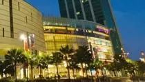 Malam Tahun Baru, Masyarakat Berburu Diskon di Mal Senayan City