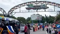 Pengunjung Membeludak, Semua Pintu Taman Margasatwa Ragunan Dibuka