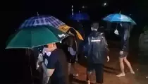 Padang Kembali Banjir, Jalan Batu Busuak Putus dan Warga Terisolasi
