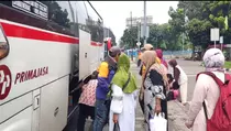 Penumpang Balik Nataru Padati Terminal Kampung Rambutan