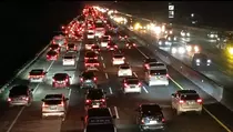 Puncak Arus Balik Nataru, Tol Jakarta-Cikampek Padat Malam Ini