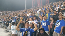 Berharap Arema Taklukkan Bali, Ribuan Aremania Serbu Stadion Dipta