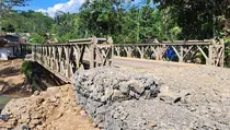 3 Pekan Terisolasi, Jembatan Darurat di Cimanggu Buka Akses Warga