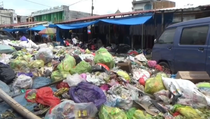 Tumpukan Sampah Menggunung di Pasar Wonomulyo Picu Bau Busuk Menyengat