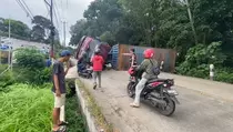 Truk Kontainer Terguling di Pandeglang, Arus Lalu Lintas Lumpuh Total