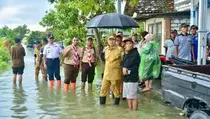 Banjir Lamongan, Bupati Siapkan Perahu untuk Anak Sekolah