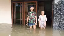 Banjir Kudus 1 Meter Rendam 35 Desa, Lansia Bertahan di Rumah