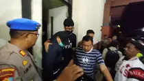 Diboyong KPK, Bupati Pati Nyaris Jatuh Saat Tinggalkan Polres Kudus