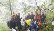 Jenazah Kedua Korban ATR 42-500 Berhasil Dievakuasi ke Posko Basarnas