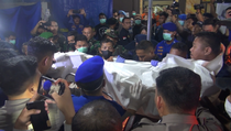 Jenazah Wanita Korban Pesawat ATR 42-500 Tiba di Biddokes Polda Sulsel