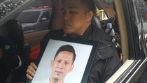 Tiba di Soetta, Jenazah Deden Korban Pesawat ATR 42-500 Disambut Haru