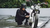 6 Persiapan Penting sebelum Berkendara Saat Hujan